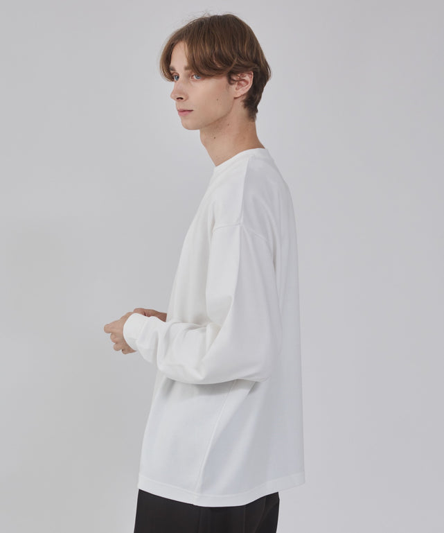 ホワイト モデル：178cm L着用