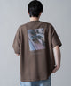 アクセ付きフォトグラフィックT（SS）/ブラウン　モデル：180㎝　L着用