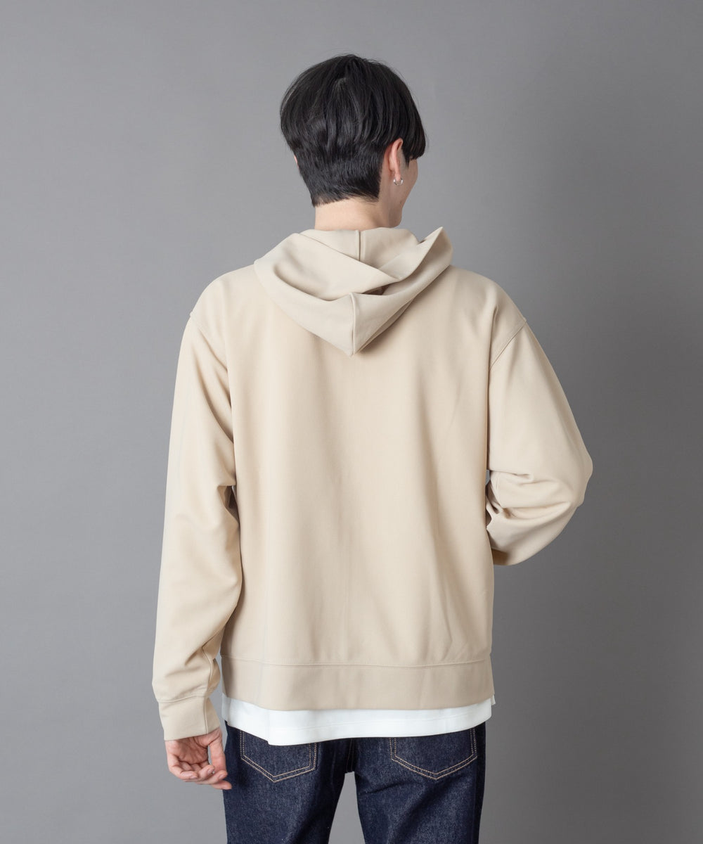 Lベージュ モデル：180cm L着用