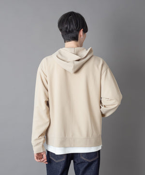 Lベージュ モデル：180cm L着用