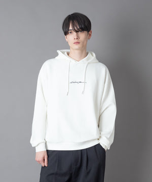 ホワイト モデル：180㎝　L着用