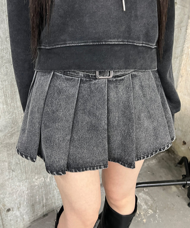 アイレットベルトデニムプリーツミニスカパン/ブラック モデル：160㎝ S着用