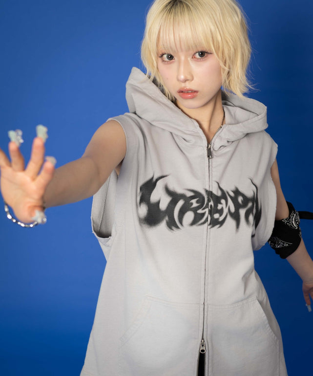 グレー　モデル:158cm M着用