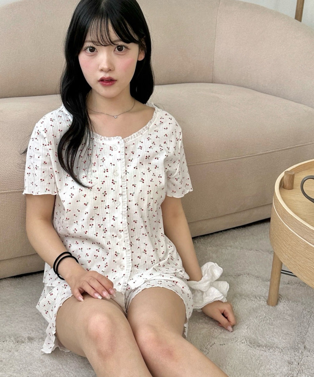 柄３：チェリー　モデル：155cm F着用