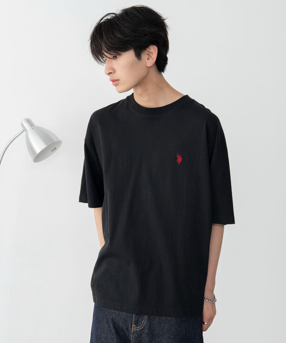 ホワイトボーダー モデル:180cm Lサイズ着用