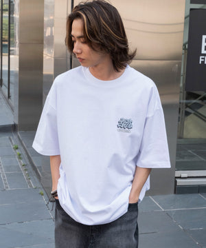 ホワイト　モデル175cm L着用