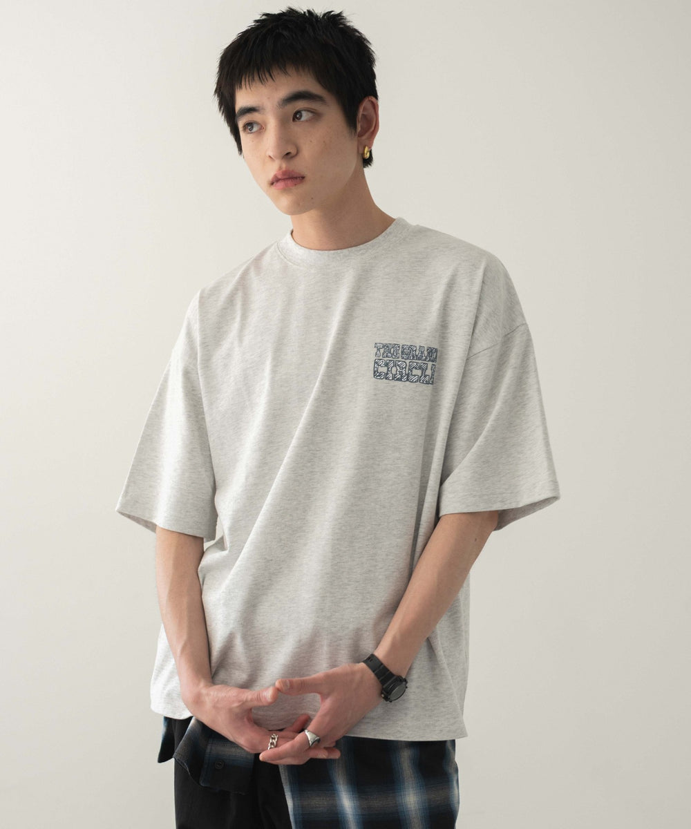 アッシュグレー モデル：180cm L着用
