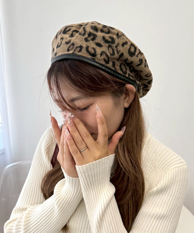 ベージュ