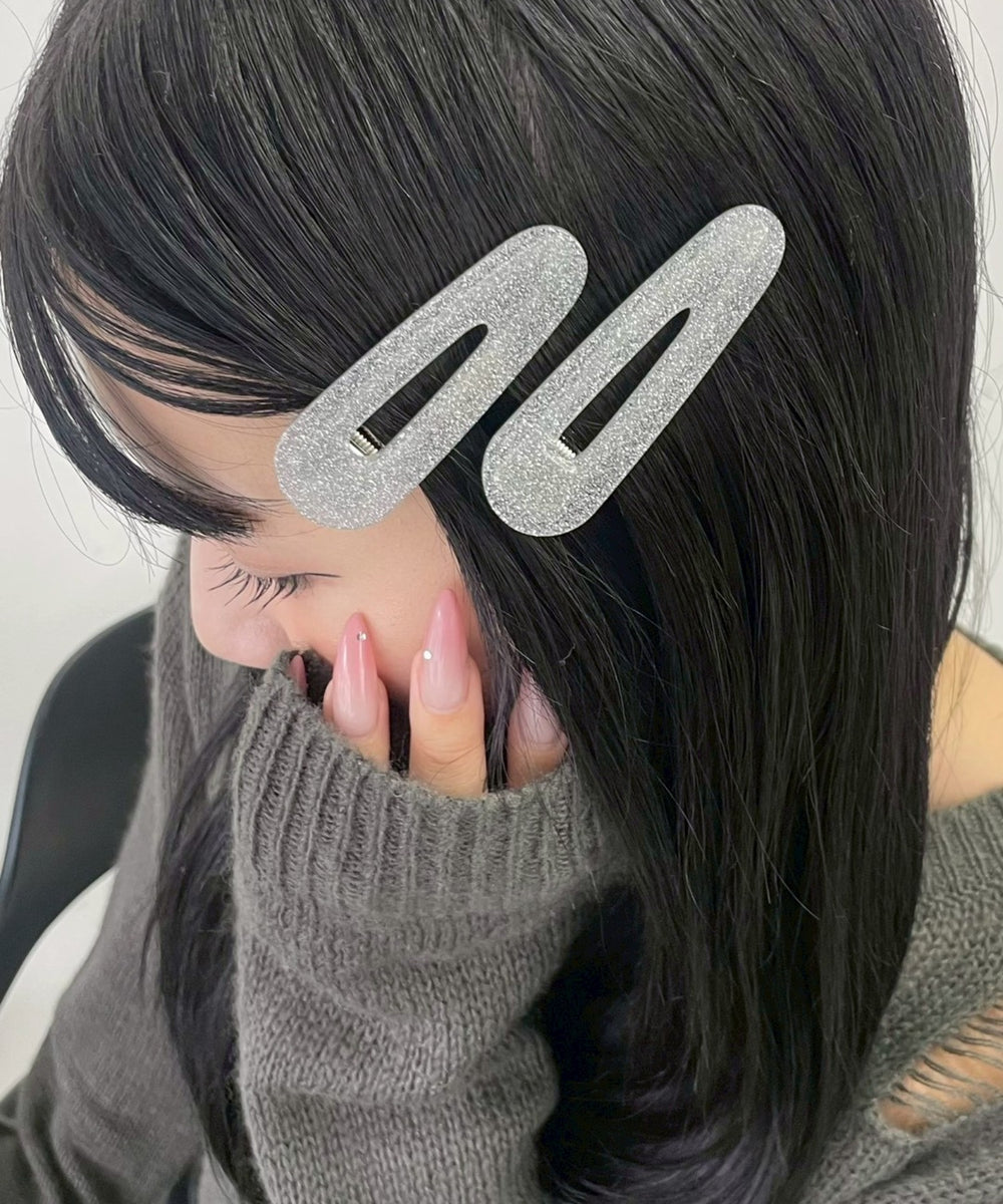 グレー