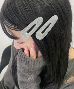 グレー