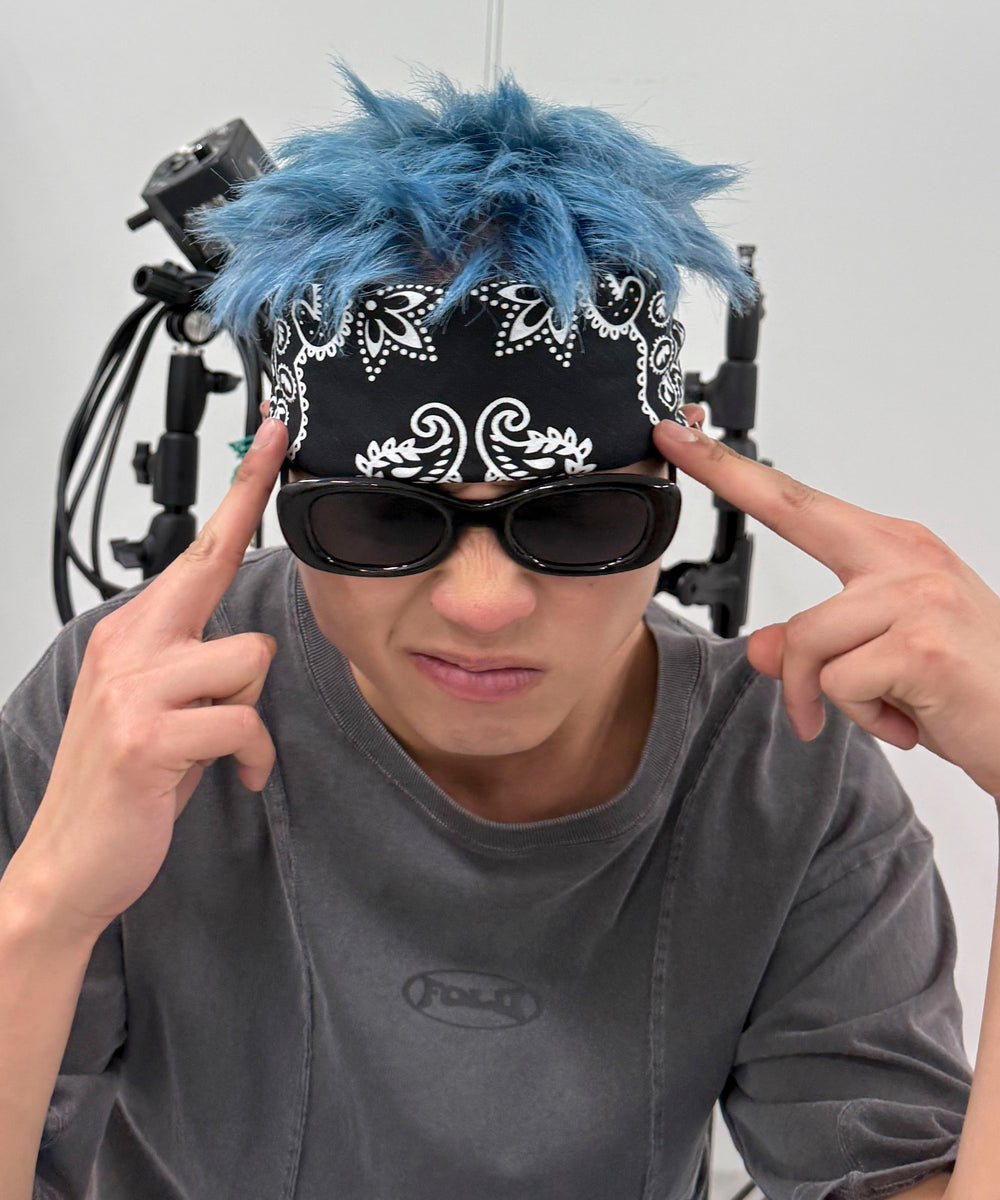 ブラック