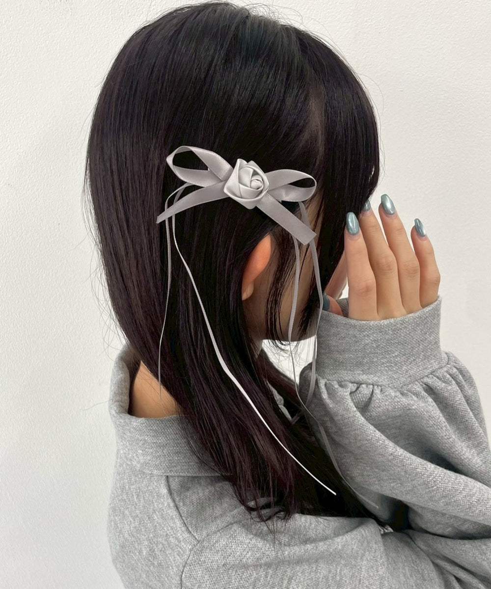 グレー