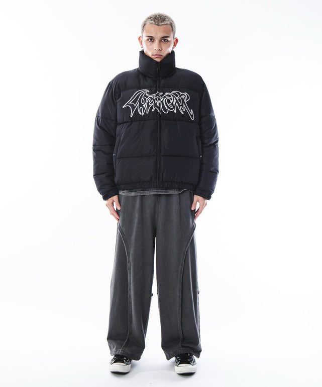 ブラック　モデル：180cm L着用