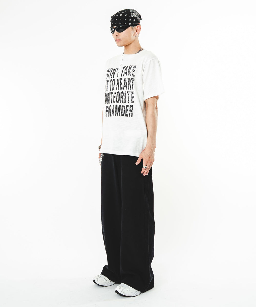 ホワイト モデル：180cm FREE着用