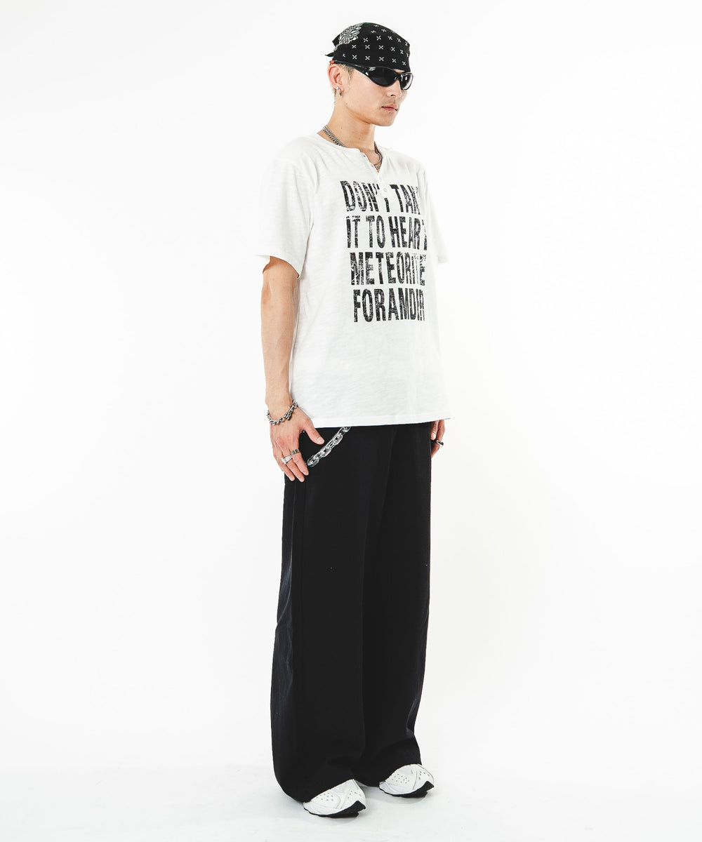 ホワイト モデル：180cm FREE着用