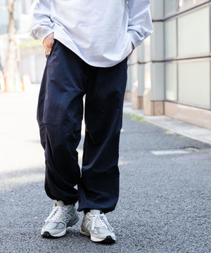 ネイビー モデル：178cm L着用