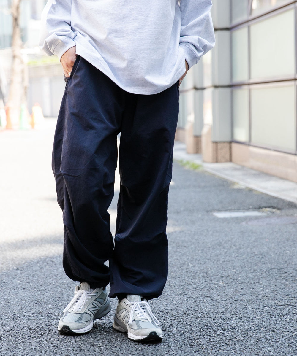 ネイビー モデル：178cm L着用