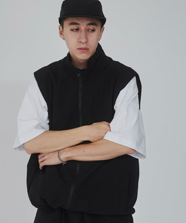ブラック モデル：176cm L着用