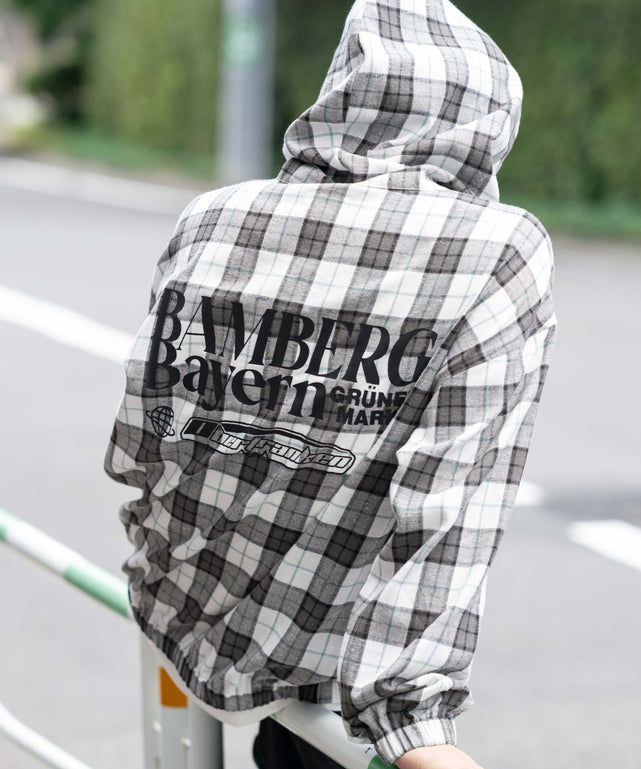 チェックグラフィックZIPパーカー（LS）/ホワイトチェック1 モデル：175cm L着用