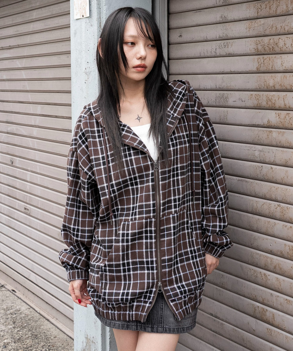 ブラウンチェック　モデル：159cm L着用