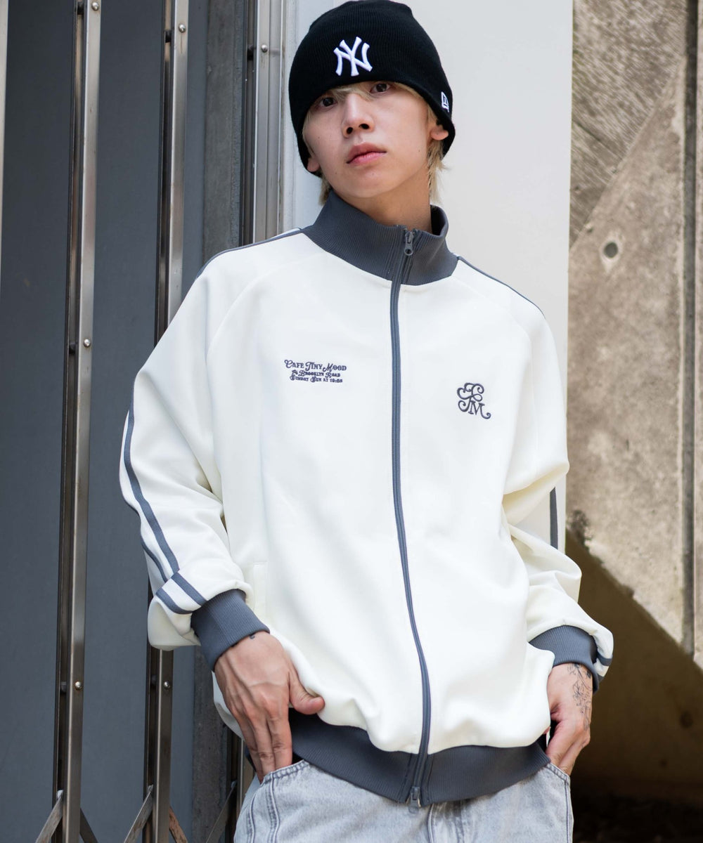 オフホワイト モデル：175cm L着用