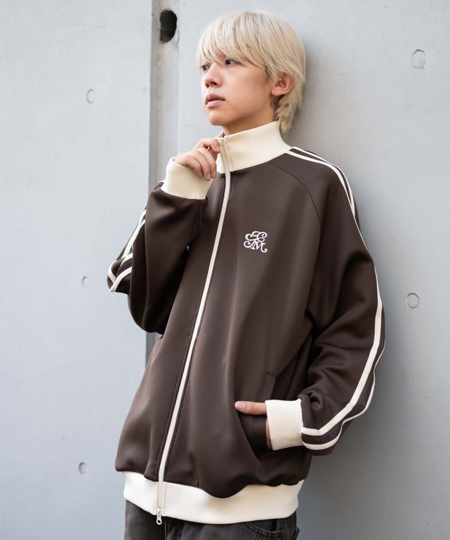 ブラウン モデル：175cm L着用