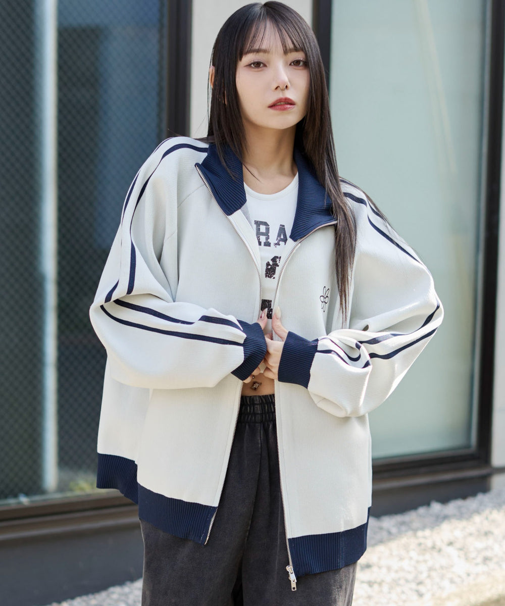 ホワイト　モデル：159cm L着用
