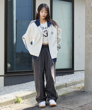 ホワイト　モデル：159cm L着用