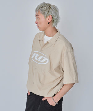 ベージュ　モデル:178cm L着用