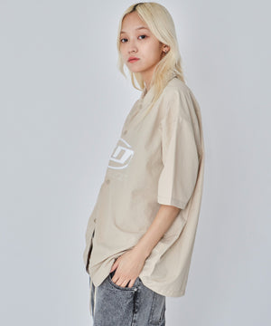 ベージュ　モデル:172cm M着用