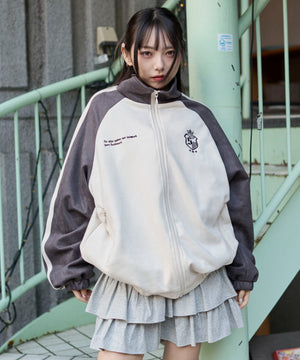 グレー　モデル：159cm L着用
