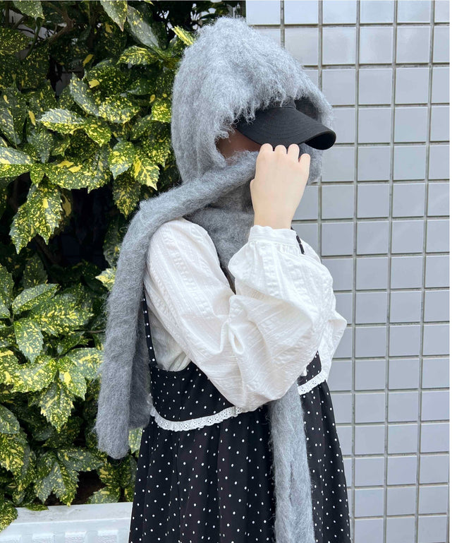 グレー