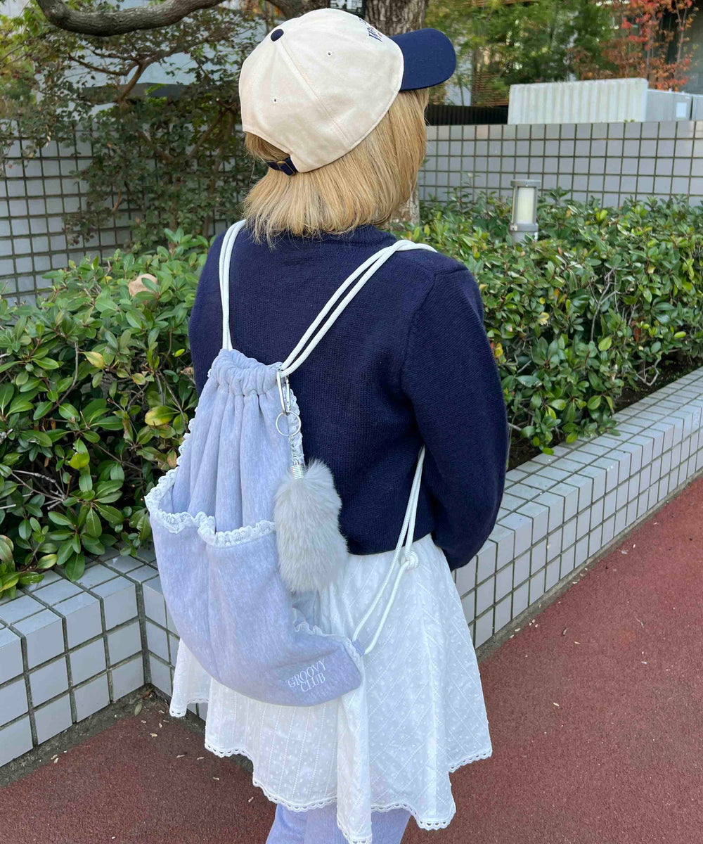 グレー