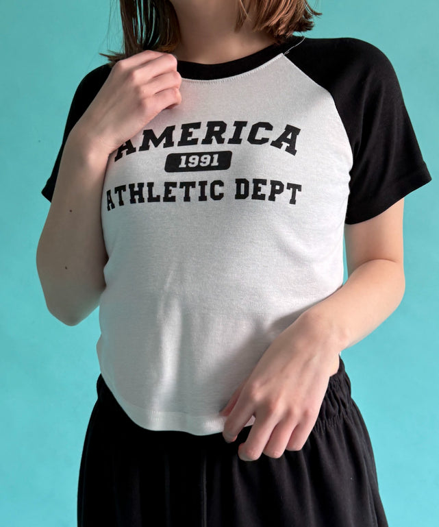 AMERICAラグランチビT/ブラック　モデル:155cm F着用