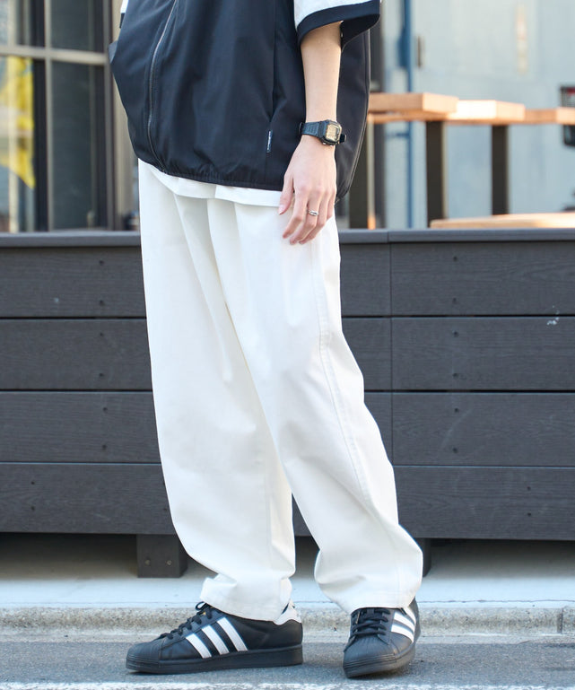 ホワイト モデル：172cm L着用