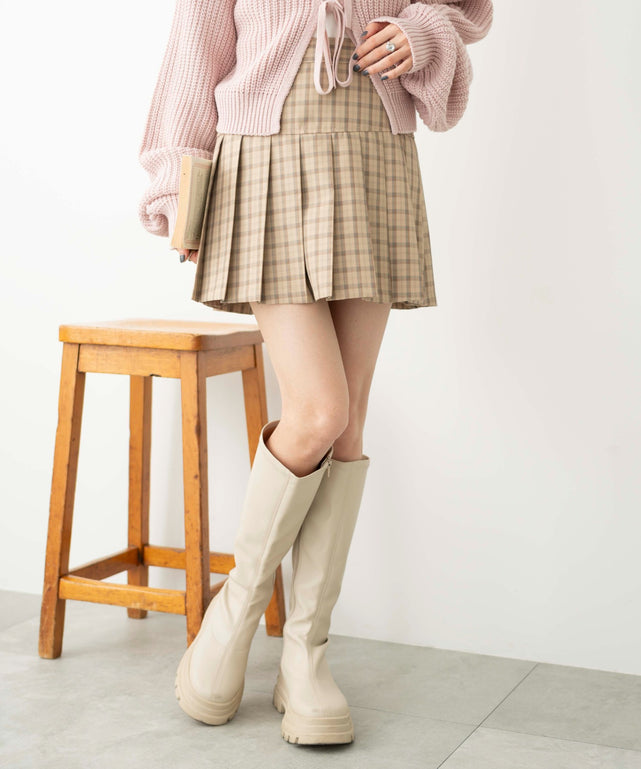 ベージュ系チェック　モデル:161cm M着用