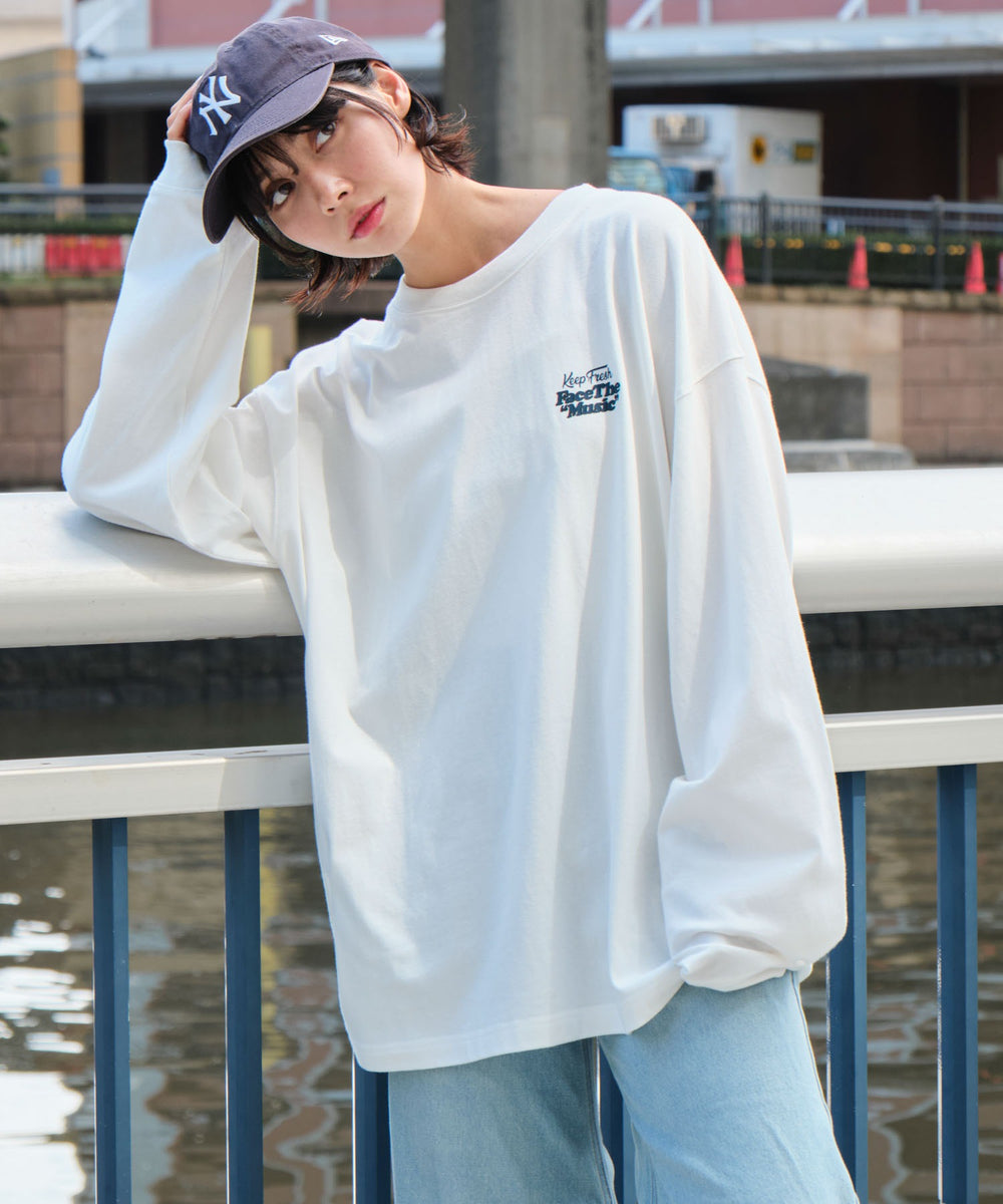 ホワイト モデル：160cm L着用