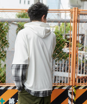 ホワイト モデル：180cm L着用