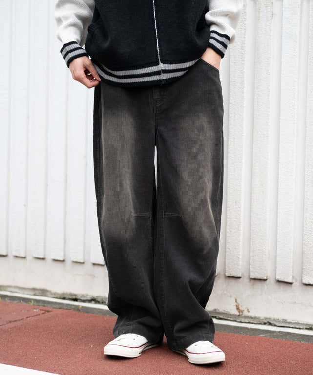 イージーバレルレッグコーデュロイパンツ/チャコール モデル：180cm L着用