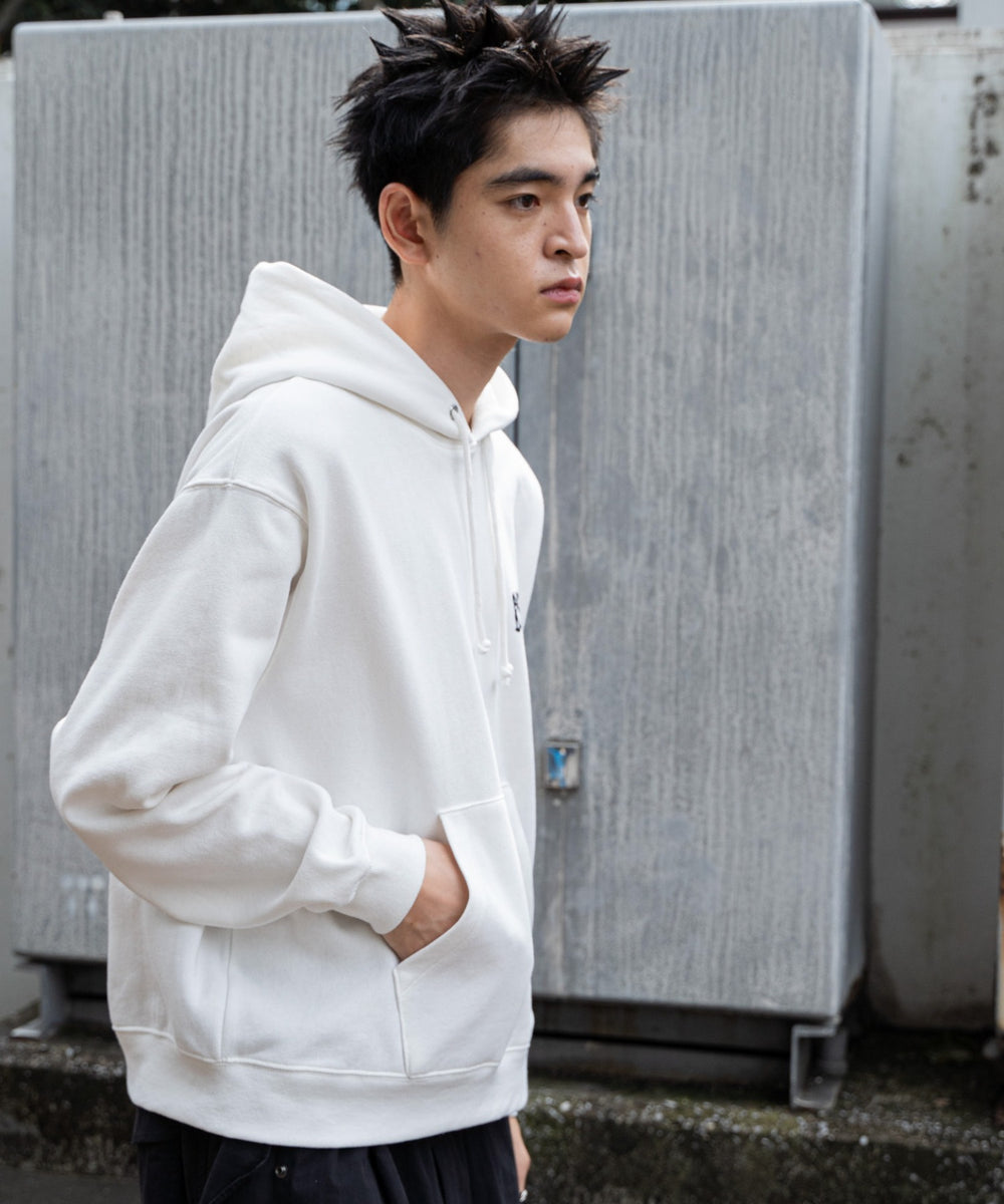 ホワイト モデル：180cm L着用