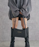 グレー