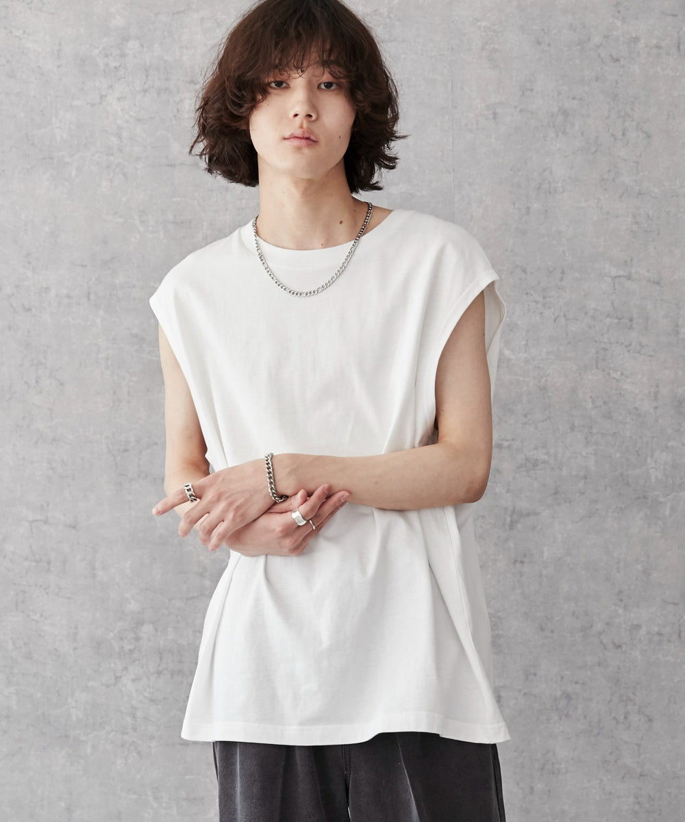 ホワイト モデル：173cm L着用