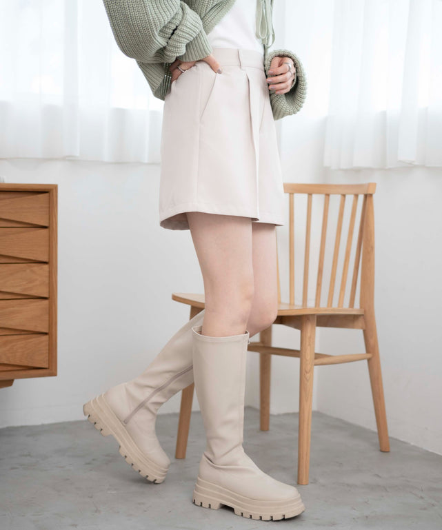 オフホワイト　モデル:163cm M着用