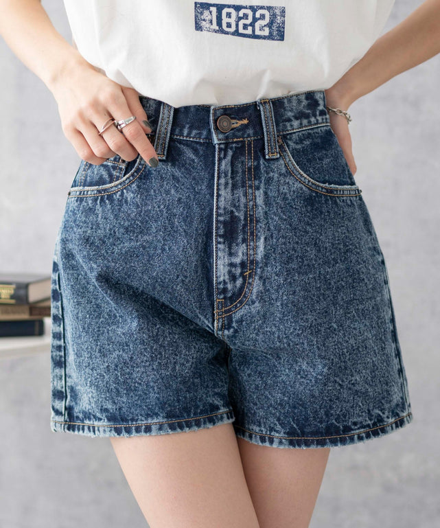 台形デニムショートパンツ/デニム中濃加工色(インディゴケミカル)　モデル:161cm M着用
