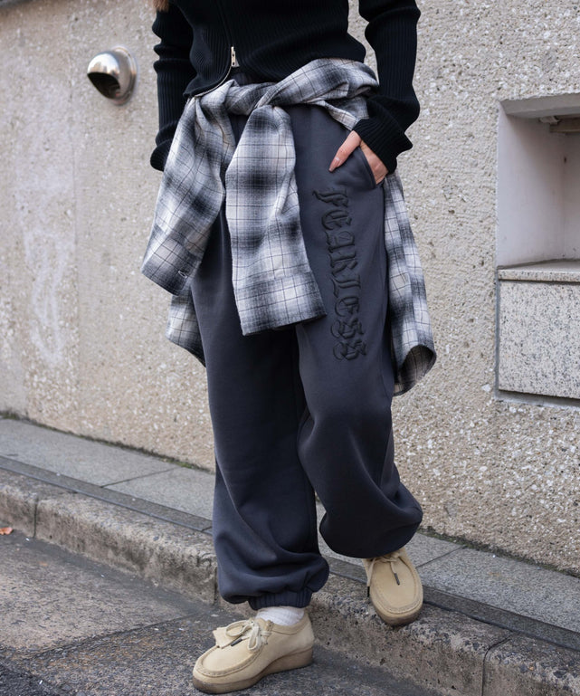 グラフィックスウェットパンツ/Lグレー　モデル:155cm F着用