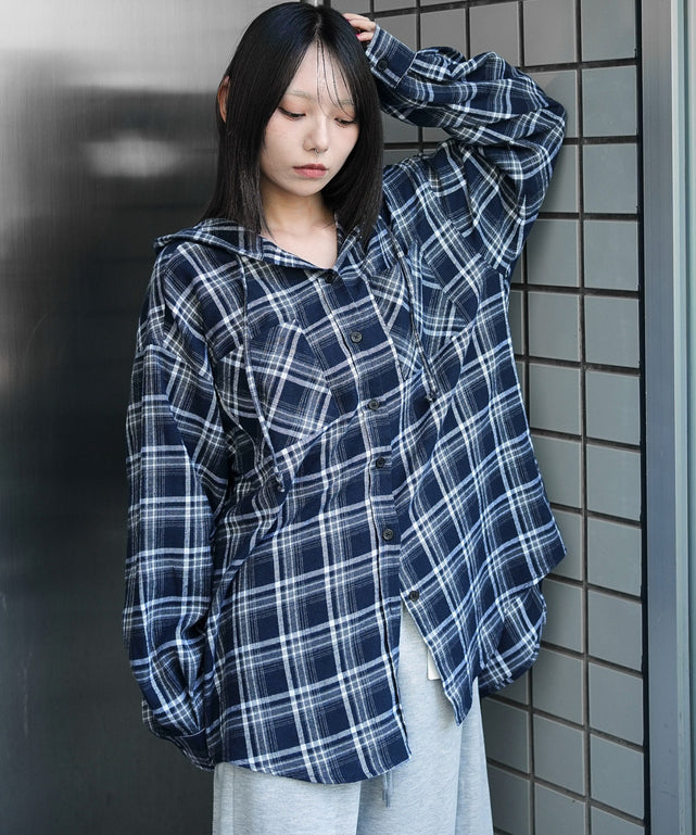 チェックフードBIGネルシャツ/ネイビー　モデル：159cm F着用