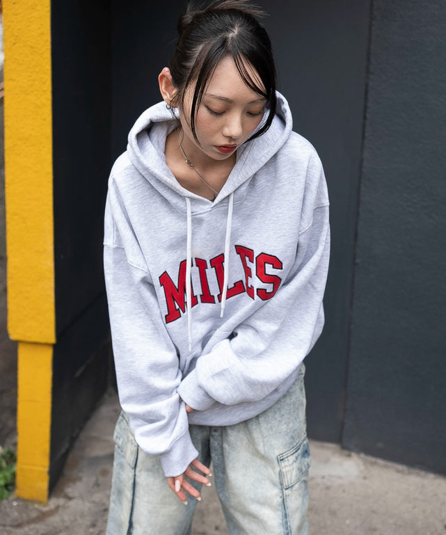 アッシュグレー　モデル：159cm M着用