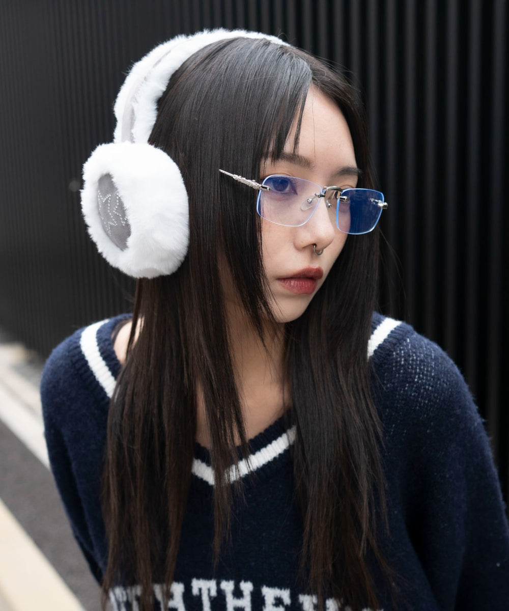 グレー