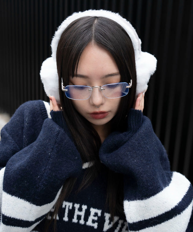 グレー