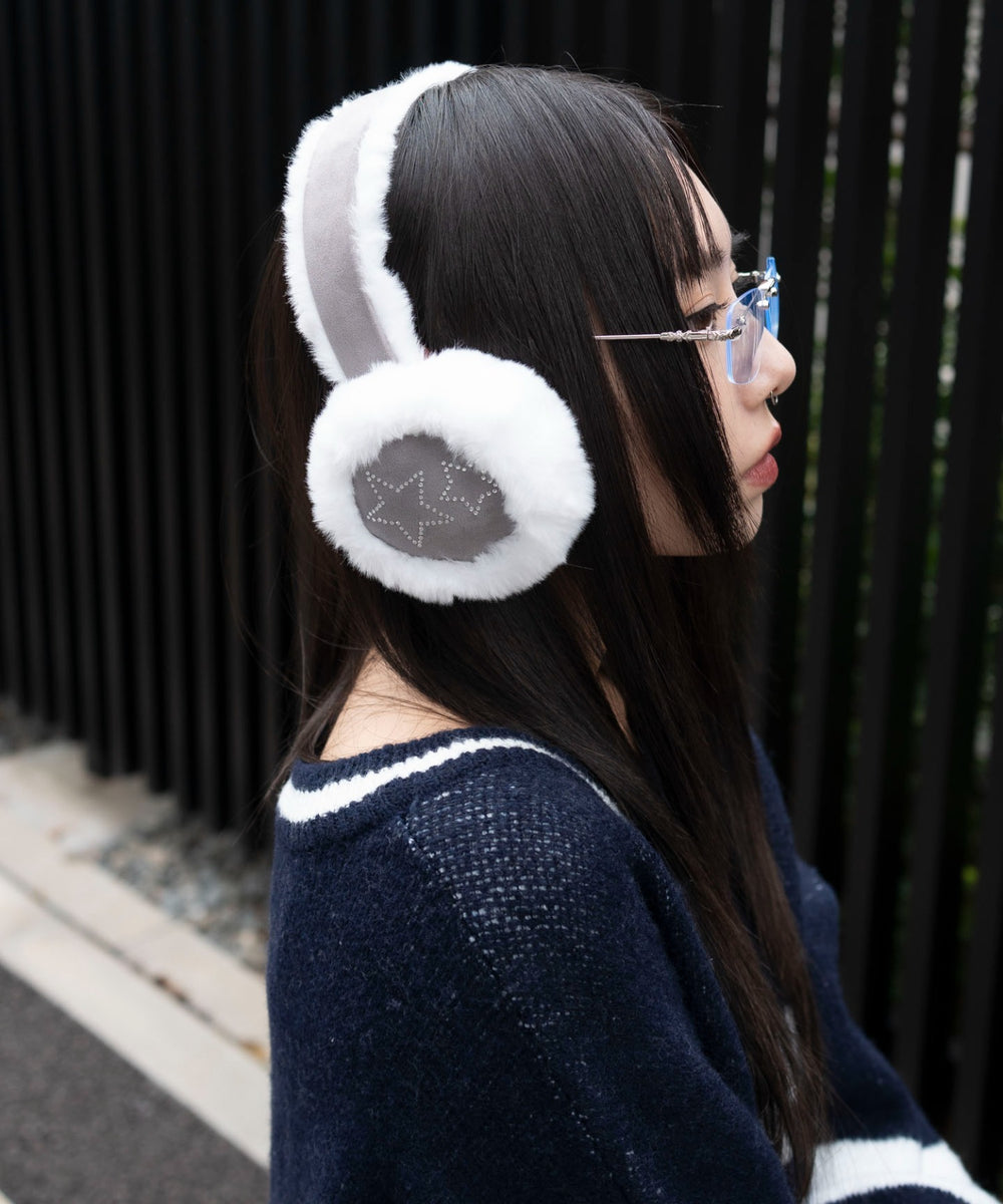 グレー